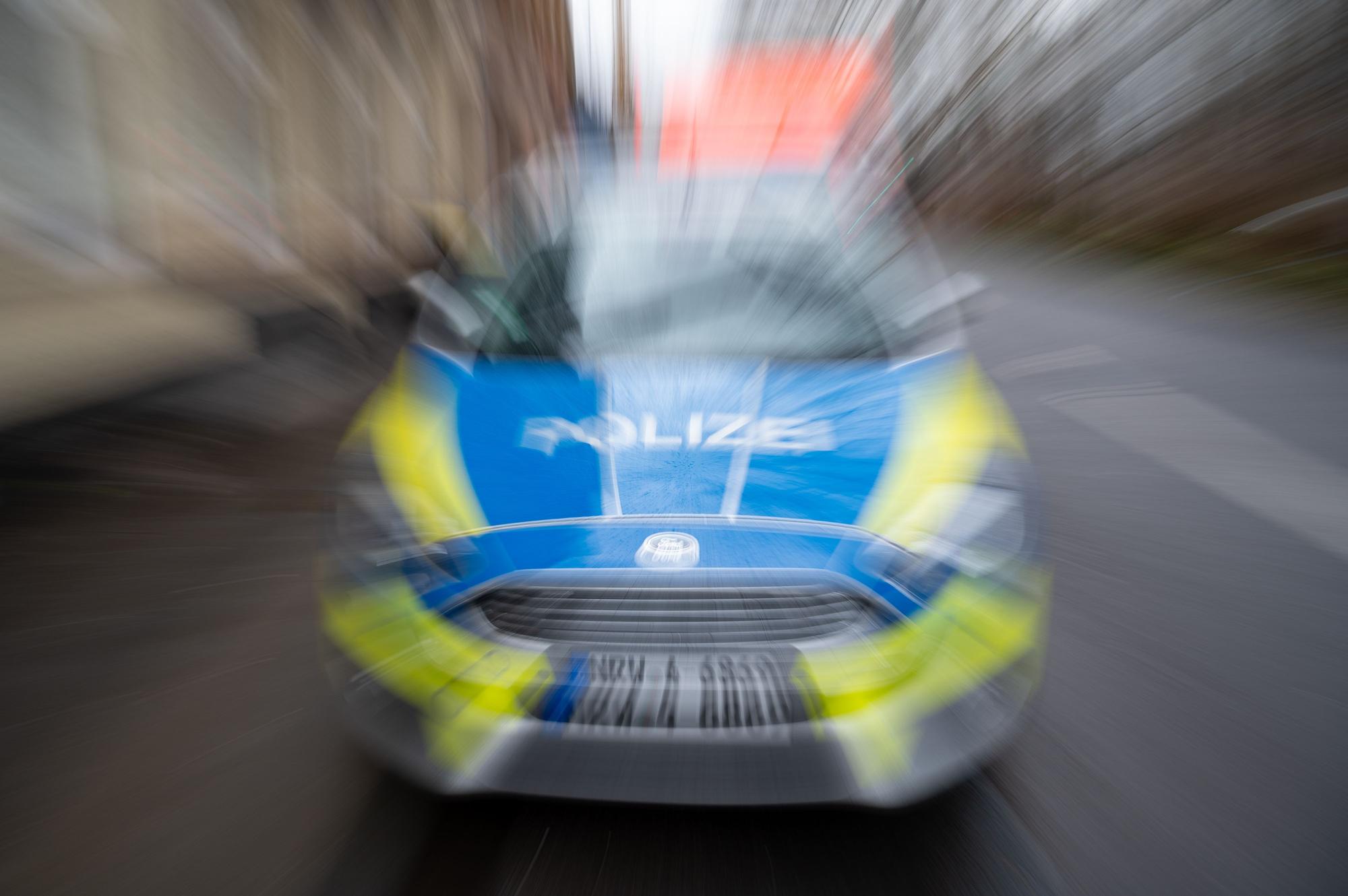 Einsatzfahrzeug der Polizei (Symbolbild)
