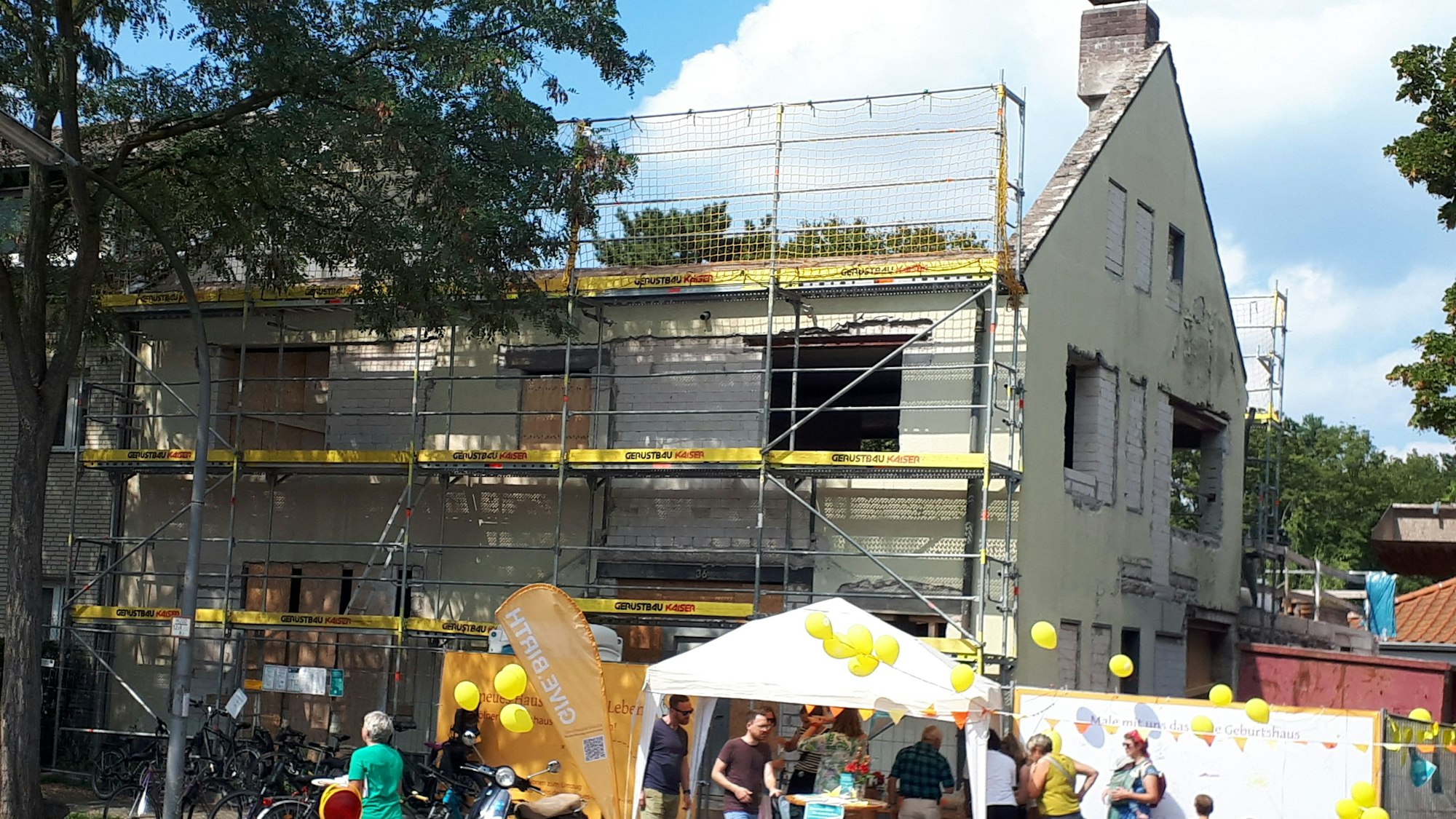 Das Bild zeigt die Baustelle des Kölner Geburtshauses in Köln-Mauenheim.