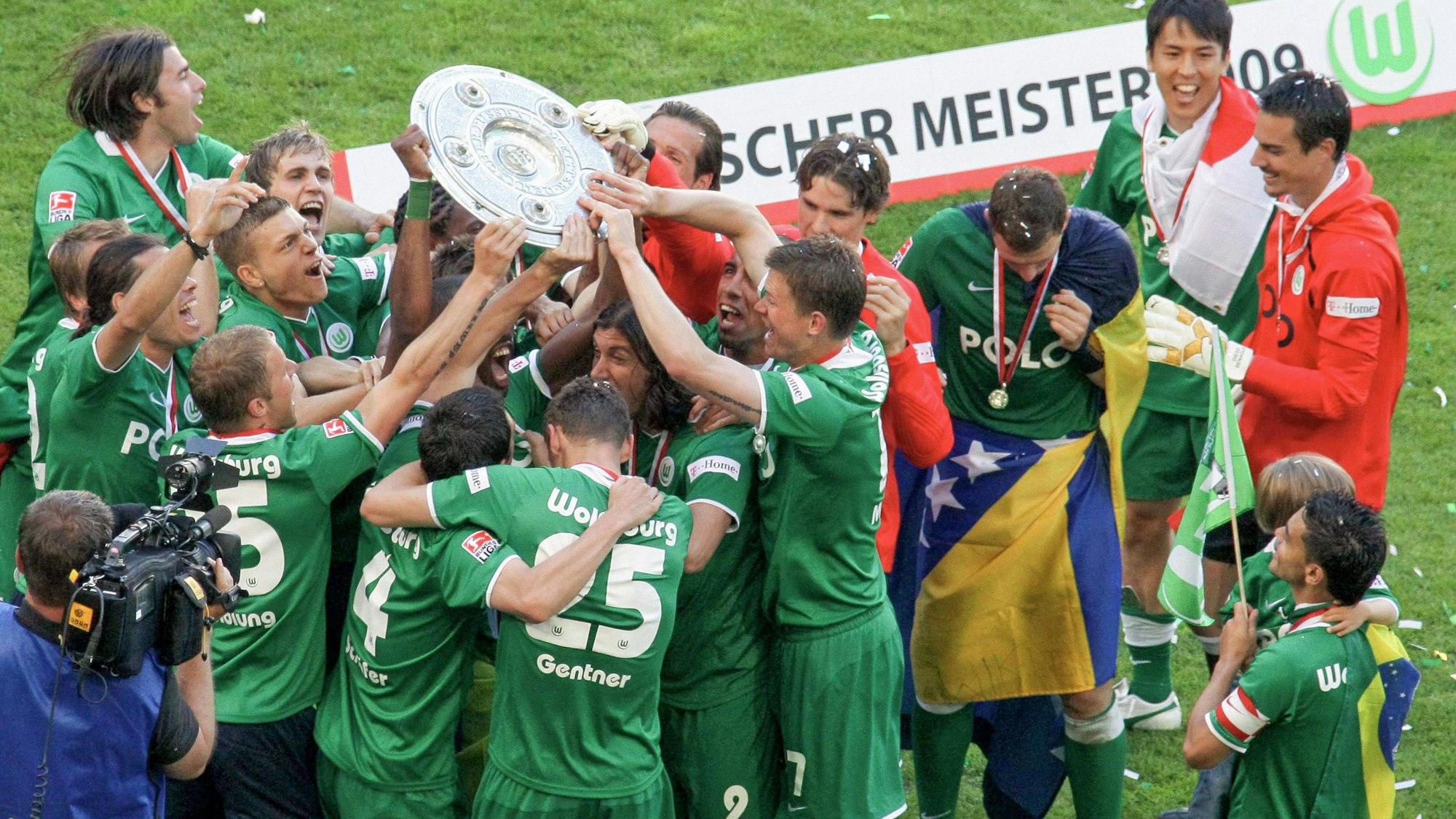 Nach einem 5:1 über Werder Bremen feiert der VfL Wolfsburg 2009 seine erste Deutsche Meisterschaft.