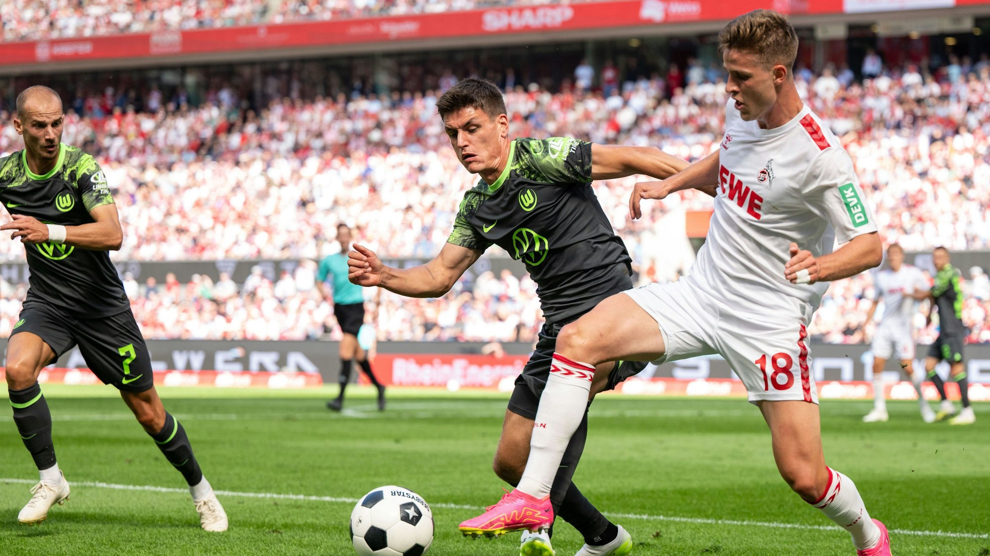 Carstensen im Zweikampf mit Maehle