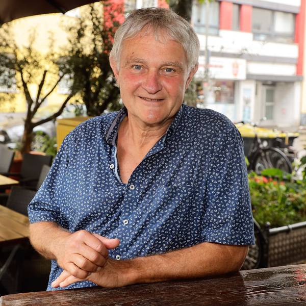 Winni Rau im Außenbereich des Restaurant Filos