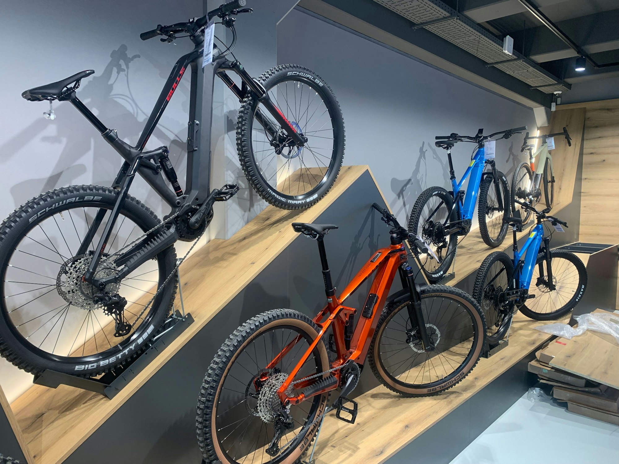 Veloland in Sankt Augustin kurz vor dem Pre-Opening: Blick auf die Verkaufsfläche.