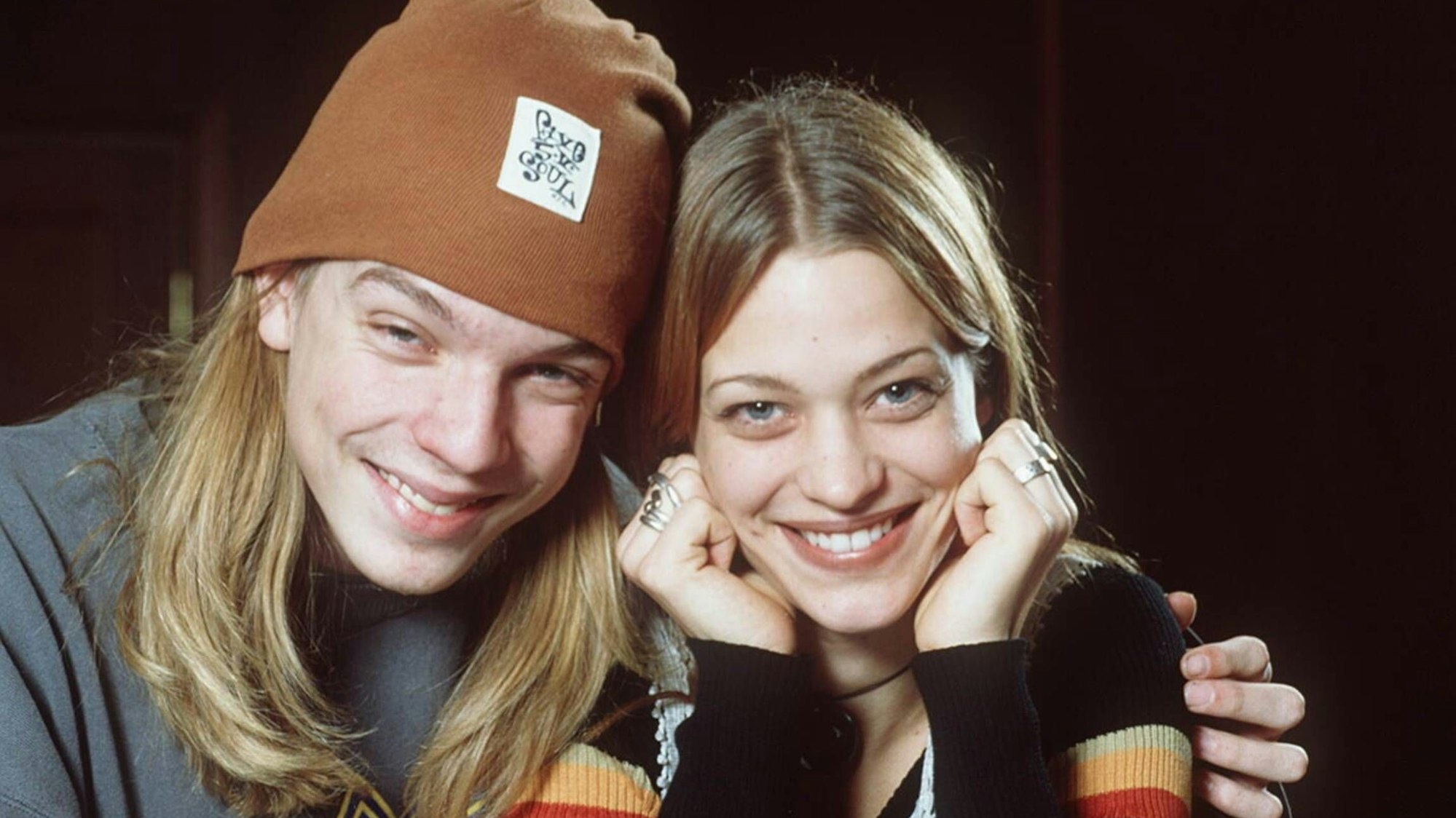 Auf dem Foto sind Nilz Bokelberg und Heike Makatsch zu sehen. Sie gehörten 1993 zu den Moderatoren des Musiksender Viva.