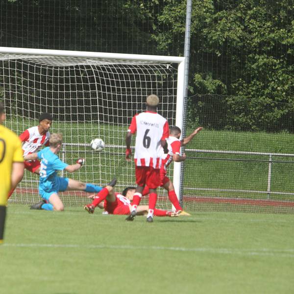 Den Spielern des FC Hennef 05 bleibt im Duell mit Hohkeppel nur das Nachsehen.