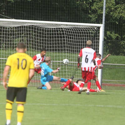 Den Spielern des FC Hennef 05 bleibt im Duell mit Hohkeppel nur das Nachsehen.