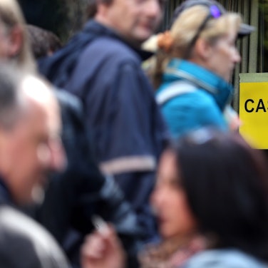 Auf einem gelben Blatt steht das Wort „Casting“.