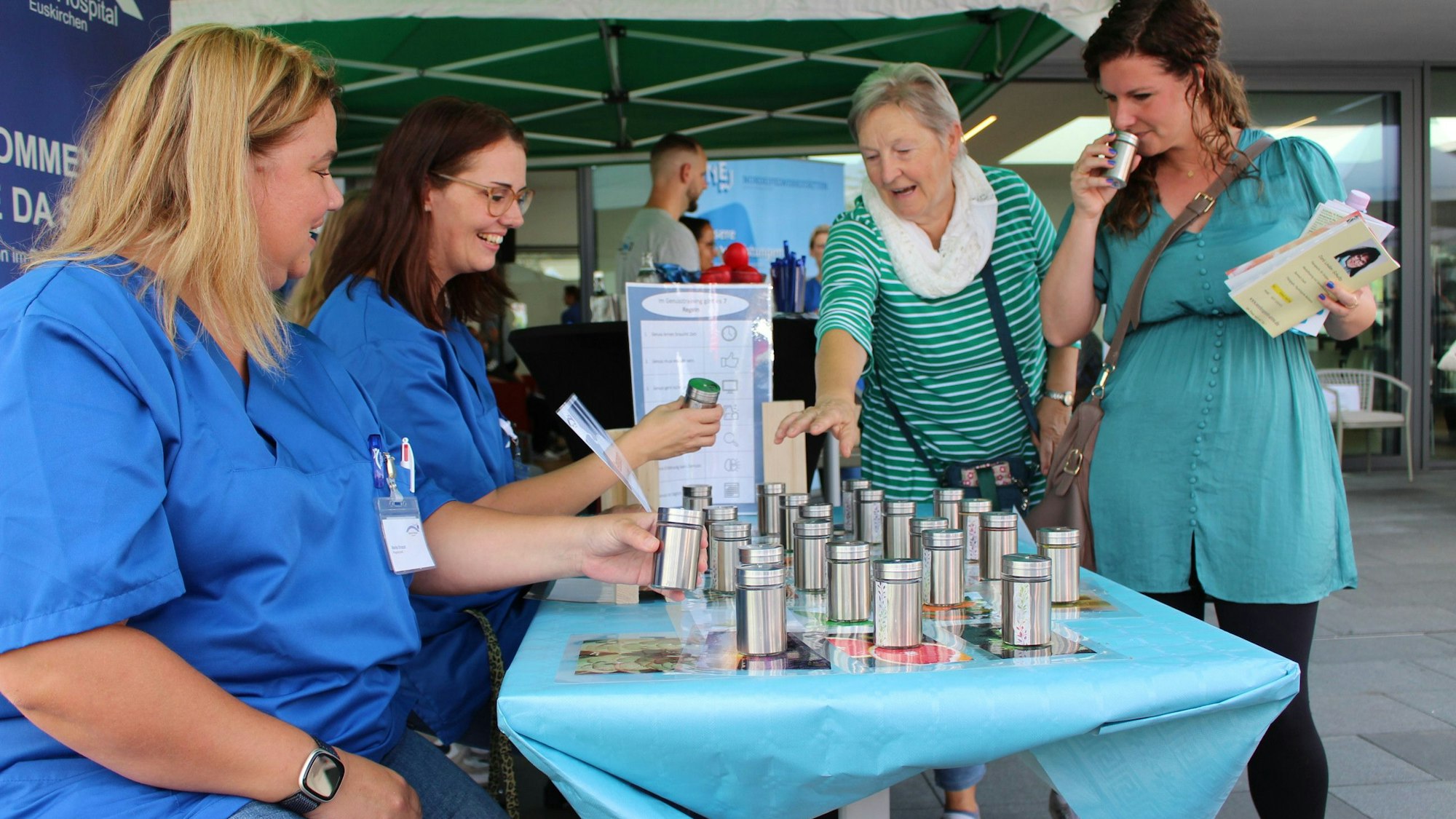 Das Bild zeigt einen der Stände auf dem „Markt der Möglichkeiten“.
