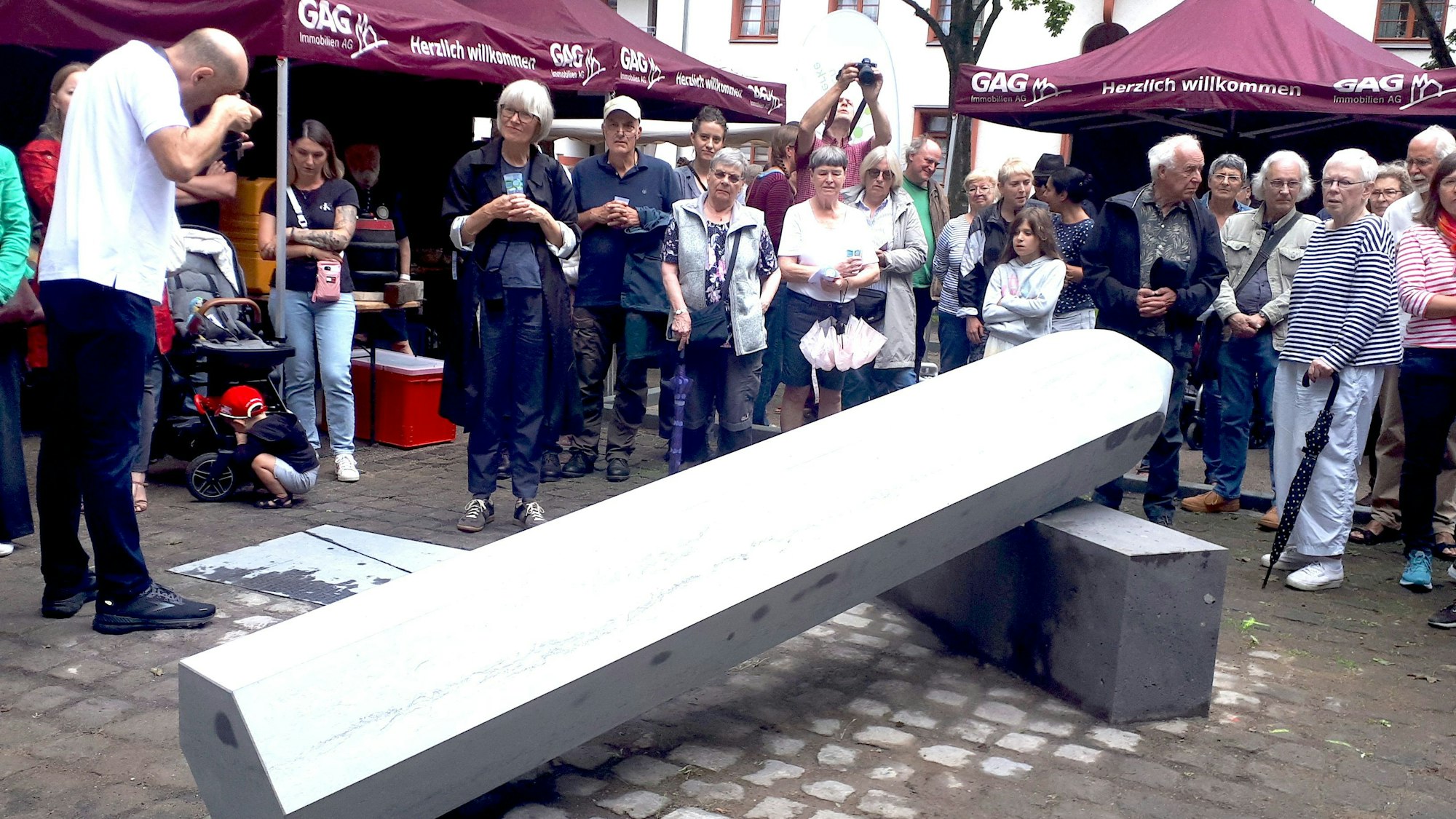 Die Skulptur "Wartende Säule" in Gedenken an Manfred Faber.