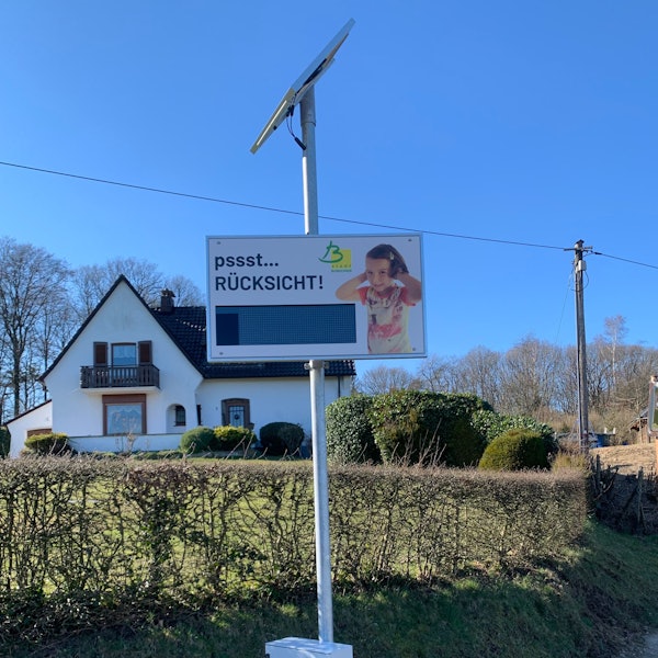 Nach fast einem Jahr an der Dabringhausener Straße in Höhe Am Bremsenfeld steht das Lärmdisplay nun in Lamerbusch.