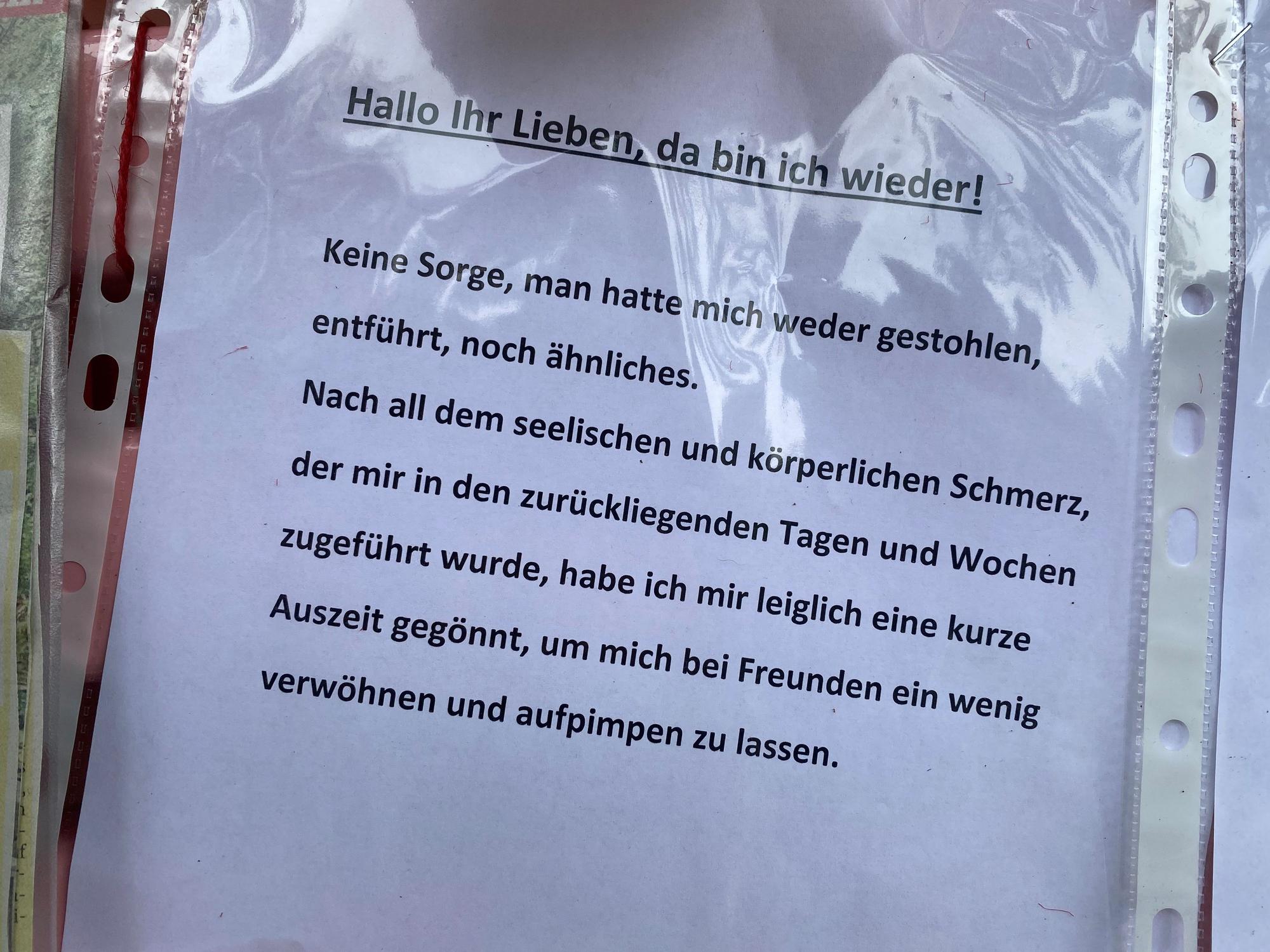 Ein Zettel mit Aufschrift.