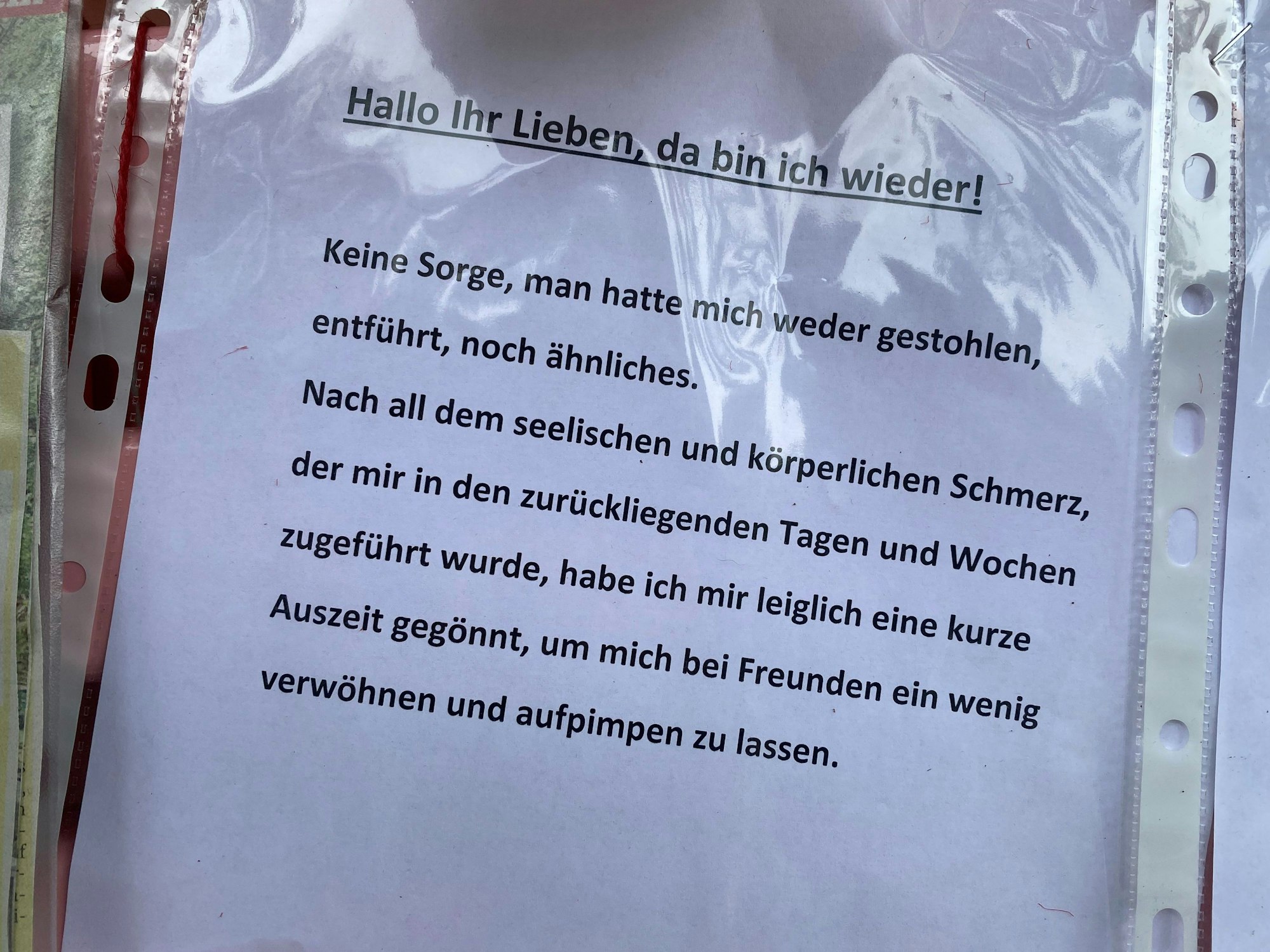 Ein Zettel mit Aufschrift.