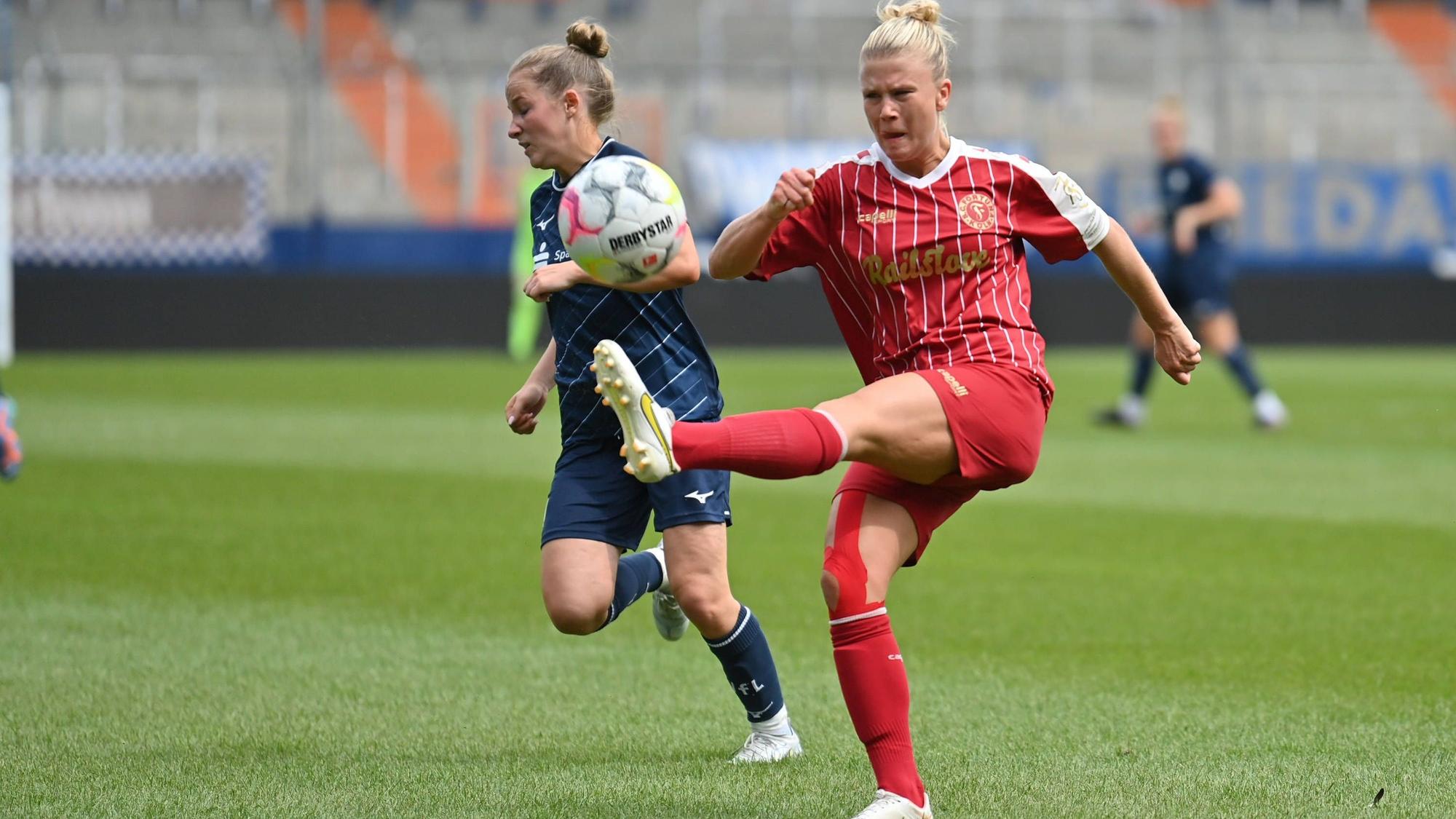 Annika Boden Fortuna Köln, 3 klärt den Ball, 13.08.2023, Bochum Deutschland, Fussball, DFB Pokal der Frauen Runde 1 - VFL Bochum - Fortuna Köln, DFB/DFL REGULATIONS PROHIBIT ANY USE OF PHOTOGRAPHS AS IMAGE SEQUENCES AND/OR QUASI-VIDEO. *** Annika Boden Fortuna Cologne, 3 clears the ball, 13 08 2023, Bochum Germany , Football, DFB Cup Womens Round 1 VFL Bochum Fortuna Cologne, DFB DFL REGULATES PROHIBIT ANY USE OF PHOTOGRAPHS AS IMAGE SEQUENCES AND OR QUASI VIDEO xmkx