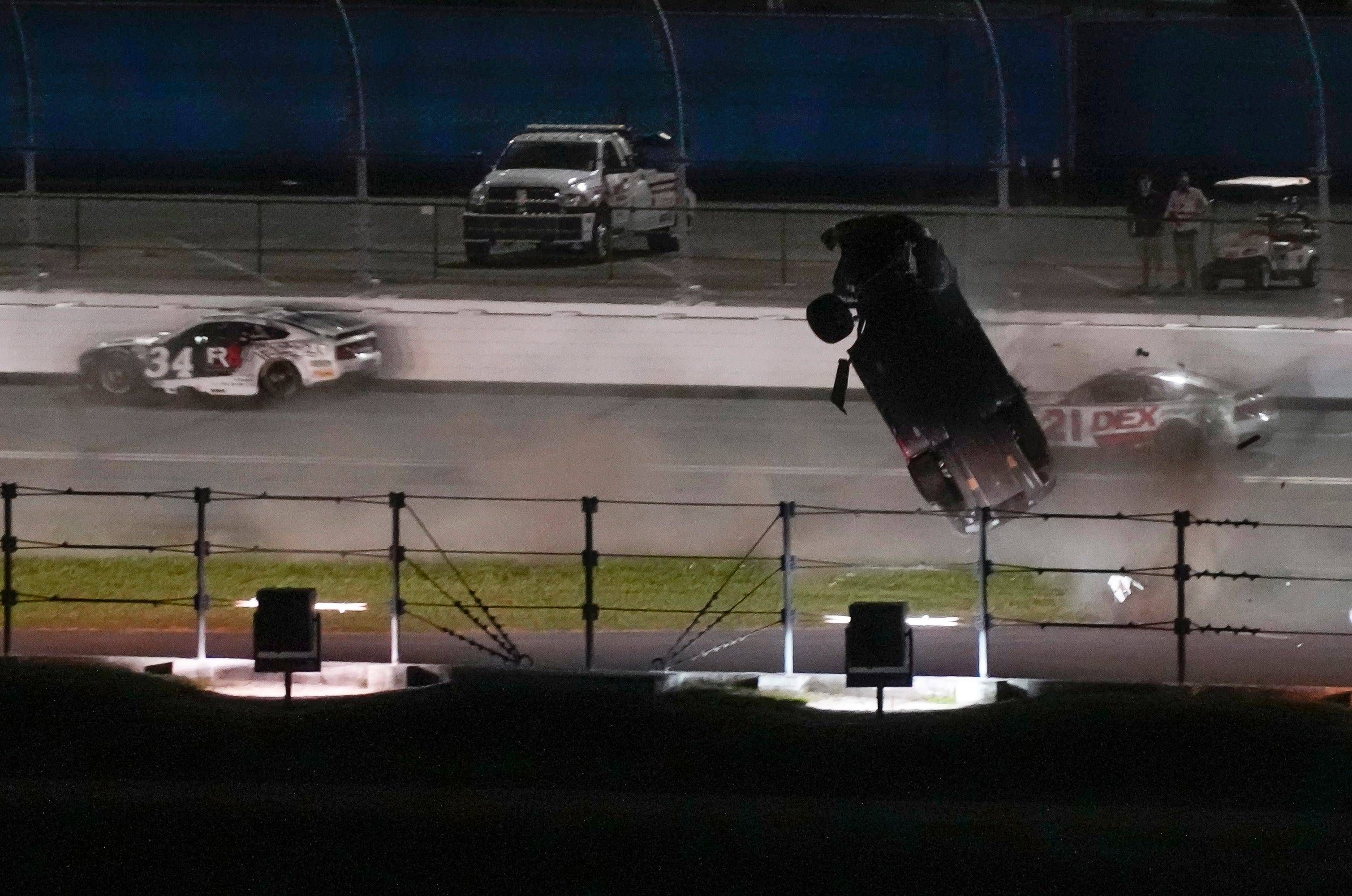 Nascar-Fahrer Ryan Preece überschlägt sich beim „Coke Zero Sugar 400“ in Daytona insgesamt zehnmal.