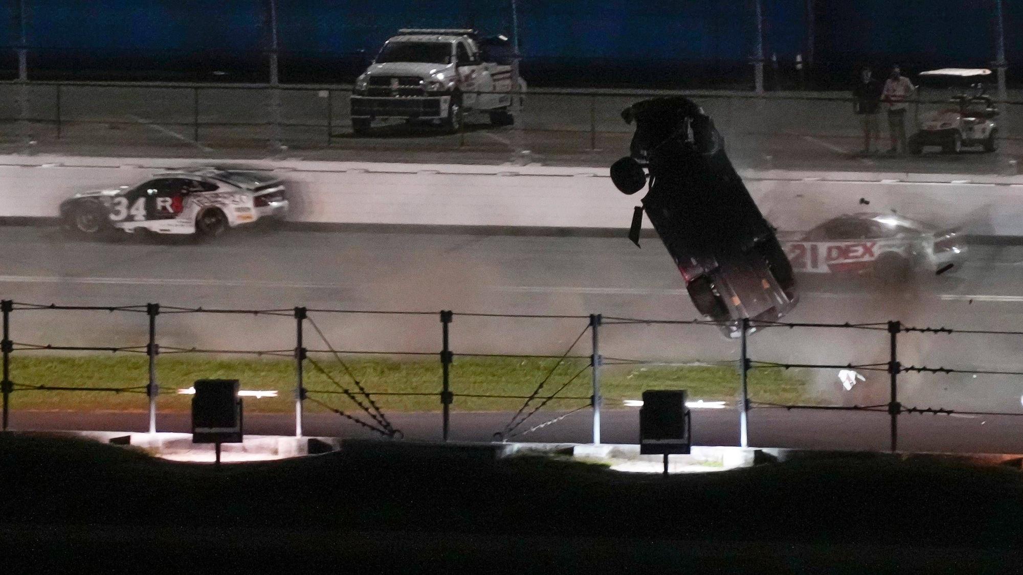 Nascar-Fahrer Ryan Preece überschlägt sich beim „Coke Zero Sugar 400“ in Daytona insgesamt zehnmal.