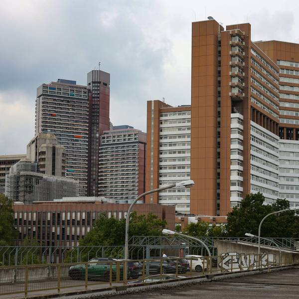 Das Justizzentrum mit Land- und Amtsgericht
von weiter weg fotografiert.