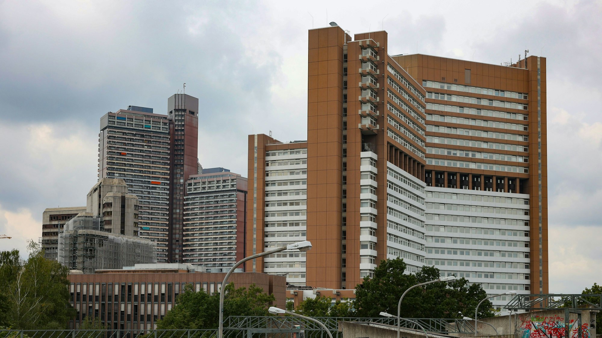 Das Justizzentrum mit Land- und Amtsgericht
von weiter weg fotografiert.
