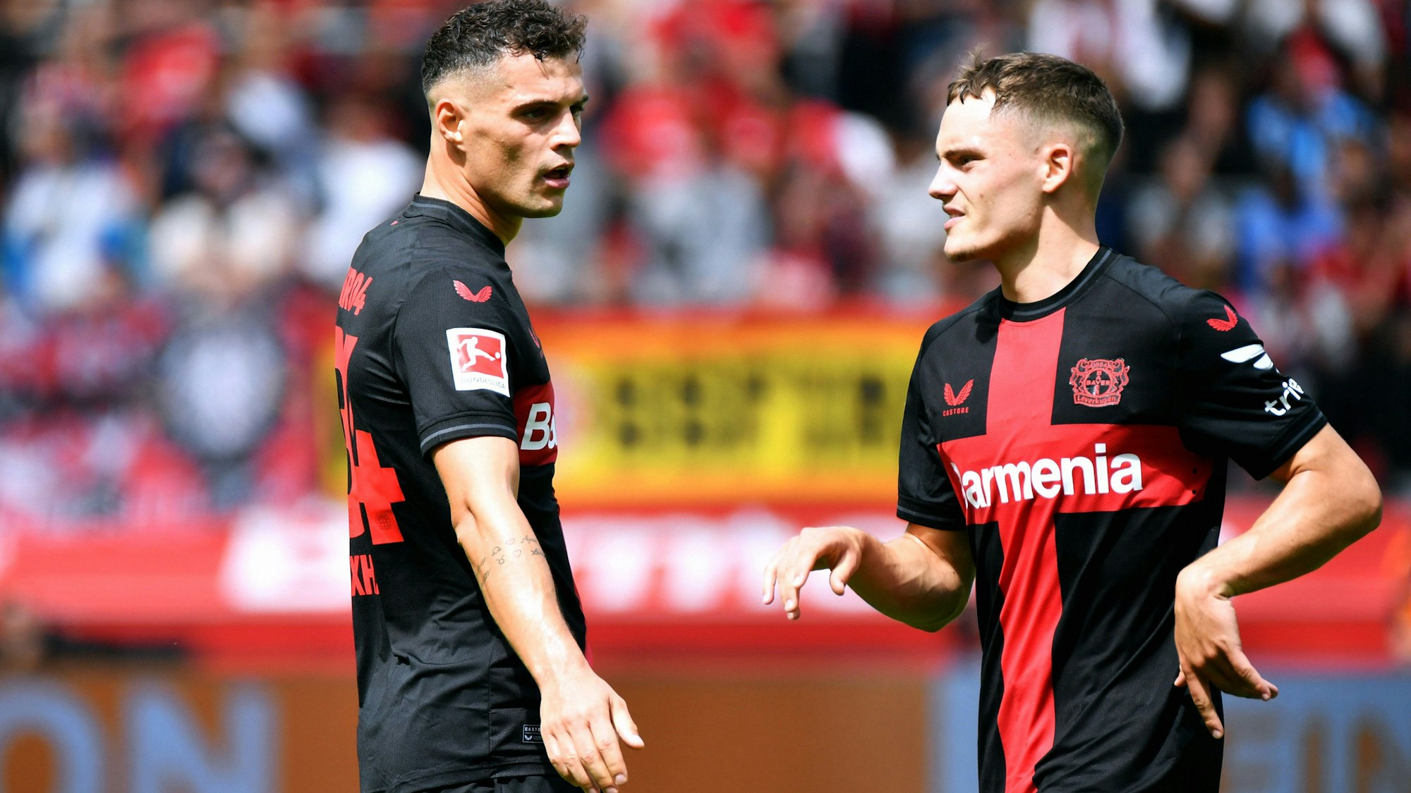 Granit Xhaka (l.) und Florian Wirtz.