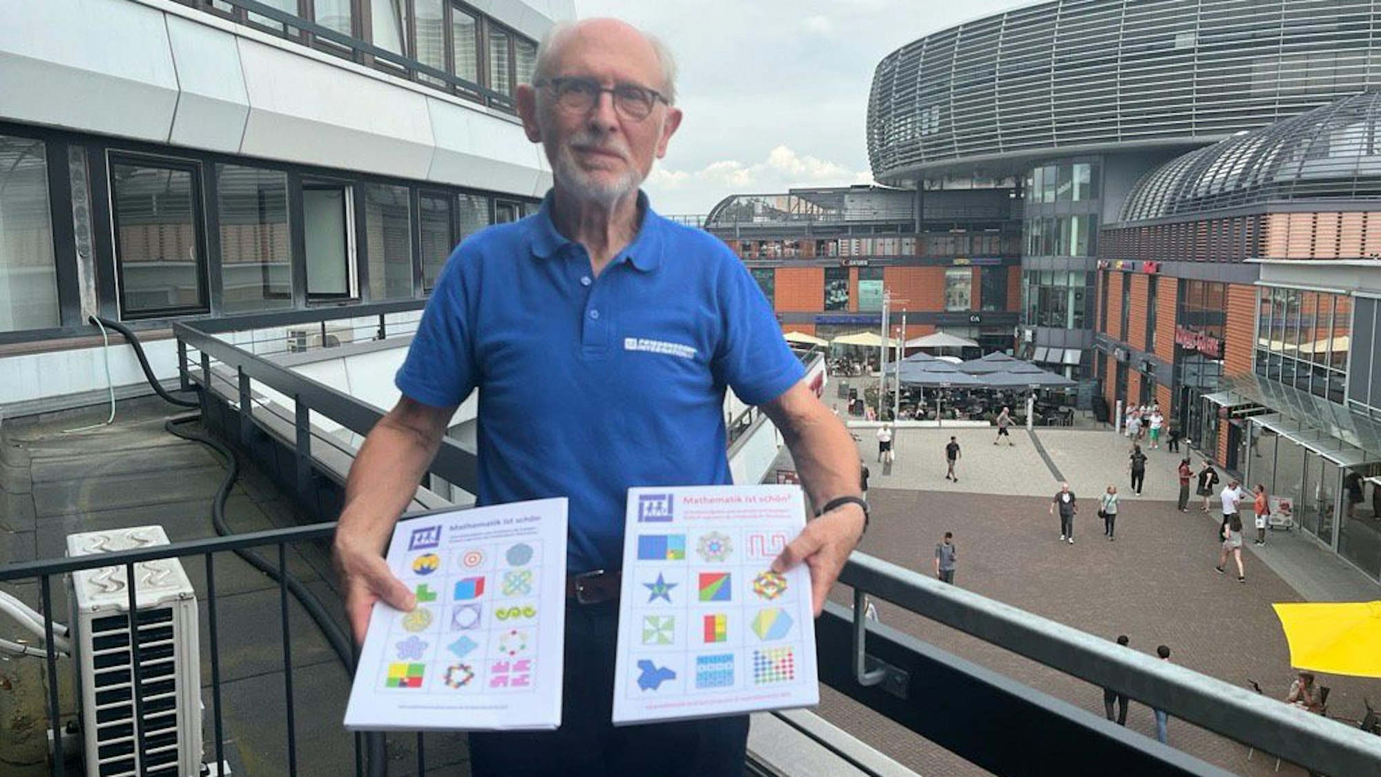 Der pensionierte Schulleiter Heinz Klaus Strick hat eine neue Mathe-Mappe zum Knobeln und Rätseln entwickelt.
