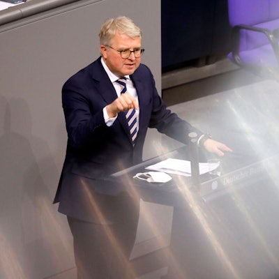 Der FDP-Abgeordnete Frank Schäffler bezeichnete die Kindergrundsicherung als „Sozialklimbim“ – und erntet dafür Kritik. (Archivbild)