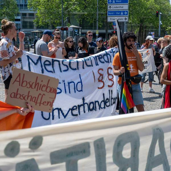 03.06.2023, Köln: NRW-weite Demonstration unter dem Motto Hände weg vom Asylrecht, keine Kompromisse mit der Festung Europa! Foto: Uwe Weiser