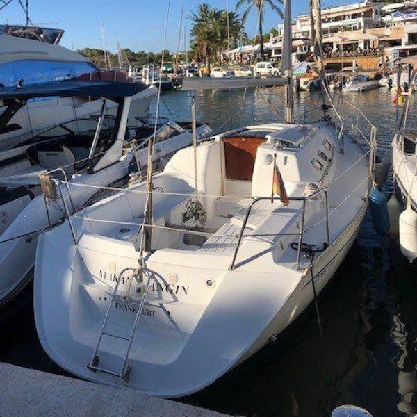 Das Segelboot „Makan Angin“, auf dem die beiden Deutschen zwischen Menorca und Mallorca unterwegs waren. Vater und Sohn starben, ihre Leichen wurden identifiziert.