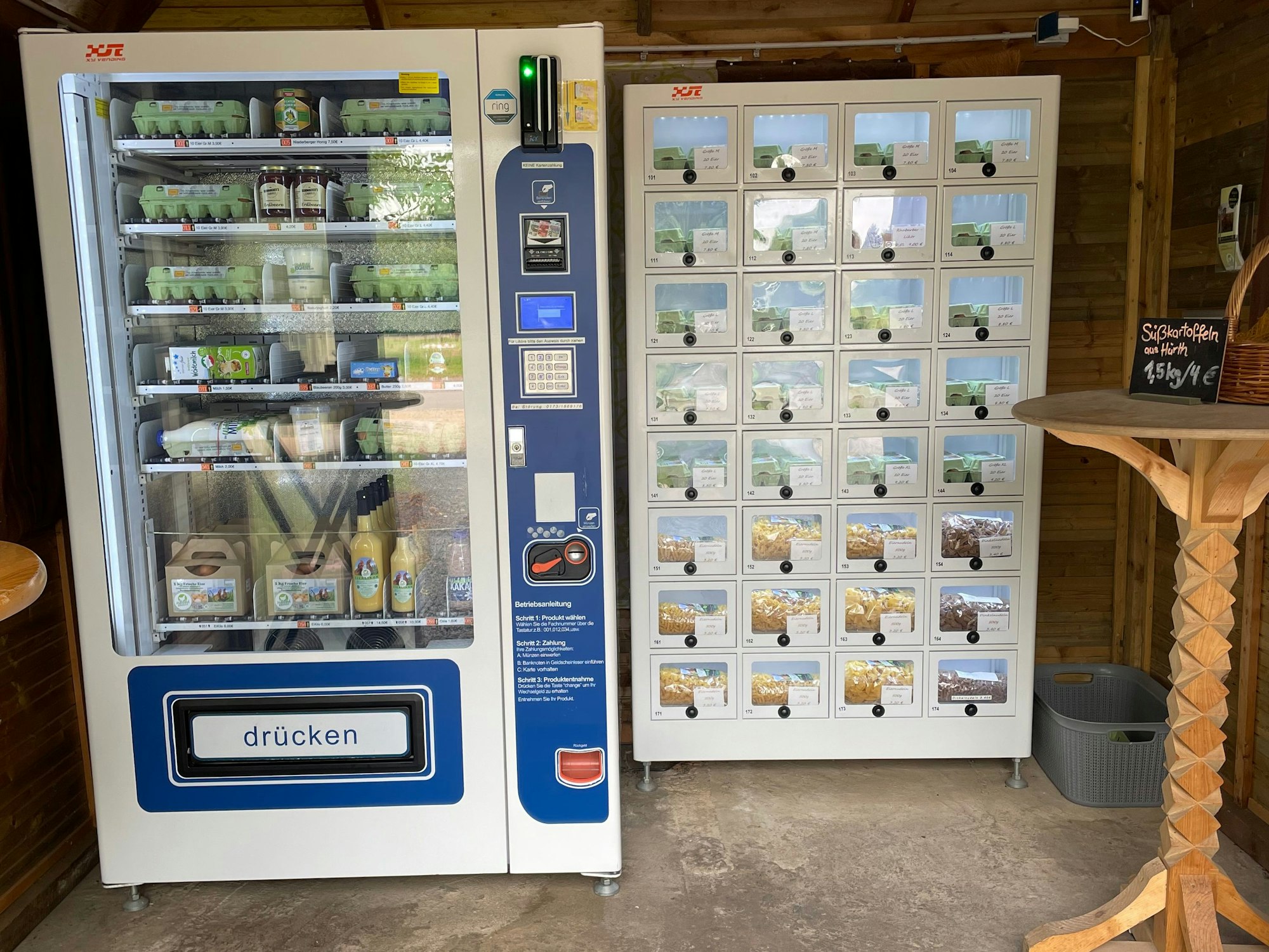 Zwei verschiedene Automaten nebeneinander.