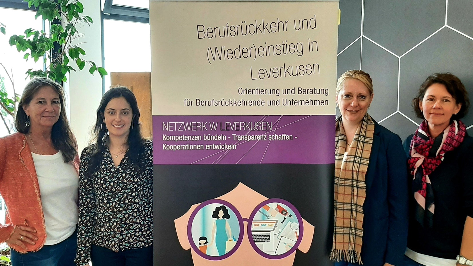 Antje Winterscheidt (Gleichstellungsbüro), Derya Meiwandi (Gleichstellungsbüro), Dagmar Wirthmann (Agentur für Arbeit), Fabienne Herrmann (Jobcenter Leverkusen).