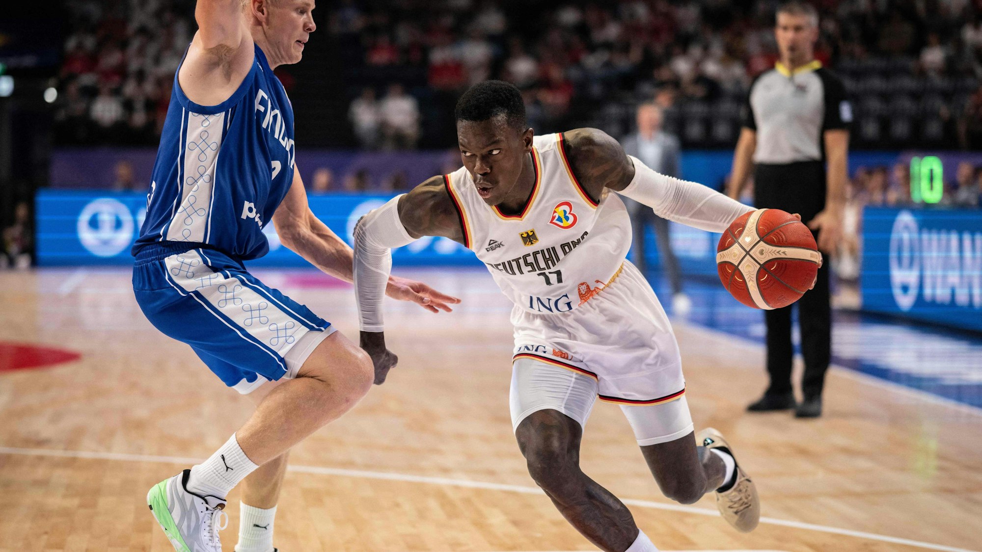 Der Kapitän der deutschen Nationalmannschaft Dennis Schröder beim letzten Gruppenspiel gegen Finnland.
