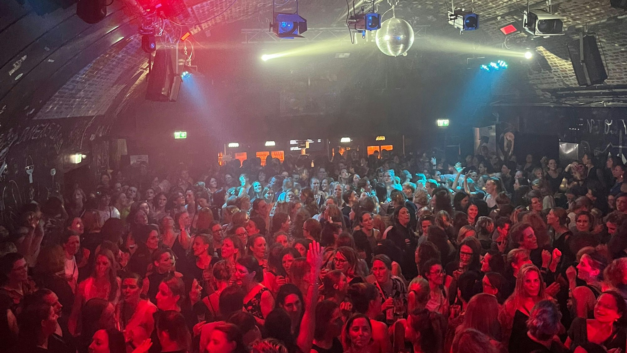 Eindrücke von der erfolgreichen Partyreihe "Mama geht tanzen" im Clubbahnhof Ehrenfeld.