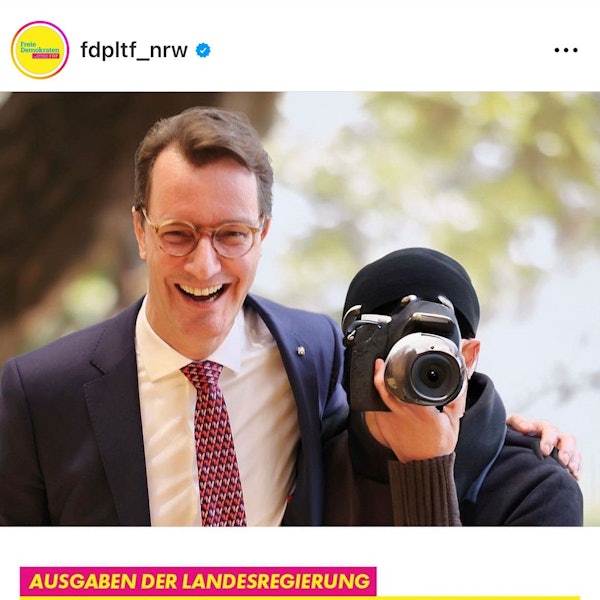 Auf der KI-Fälschung hält Hendrik Wüst einen Fotografen im Arm.