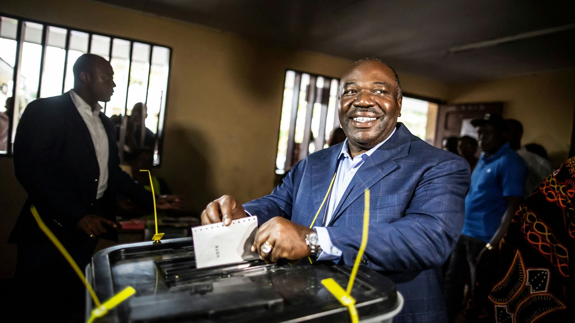 Gabonese President Ali Bongo Ondimba arrives to cast his vote at a polling station during the presidential election on August 27, 2016 in Libreville. A group of Gabonese military officers appeared on television on August 30, 2023 announcing they were "putting an end to the current regime" and scrapping official election results that had handed another term to veteran President Ali Bongo Ondimba.
During the announcement, AFP journalists heard gunfire ring out in the Gabonese capital, Libreville. ´