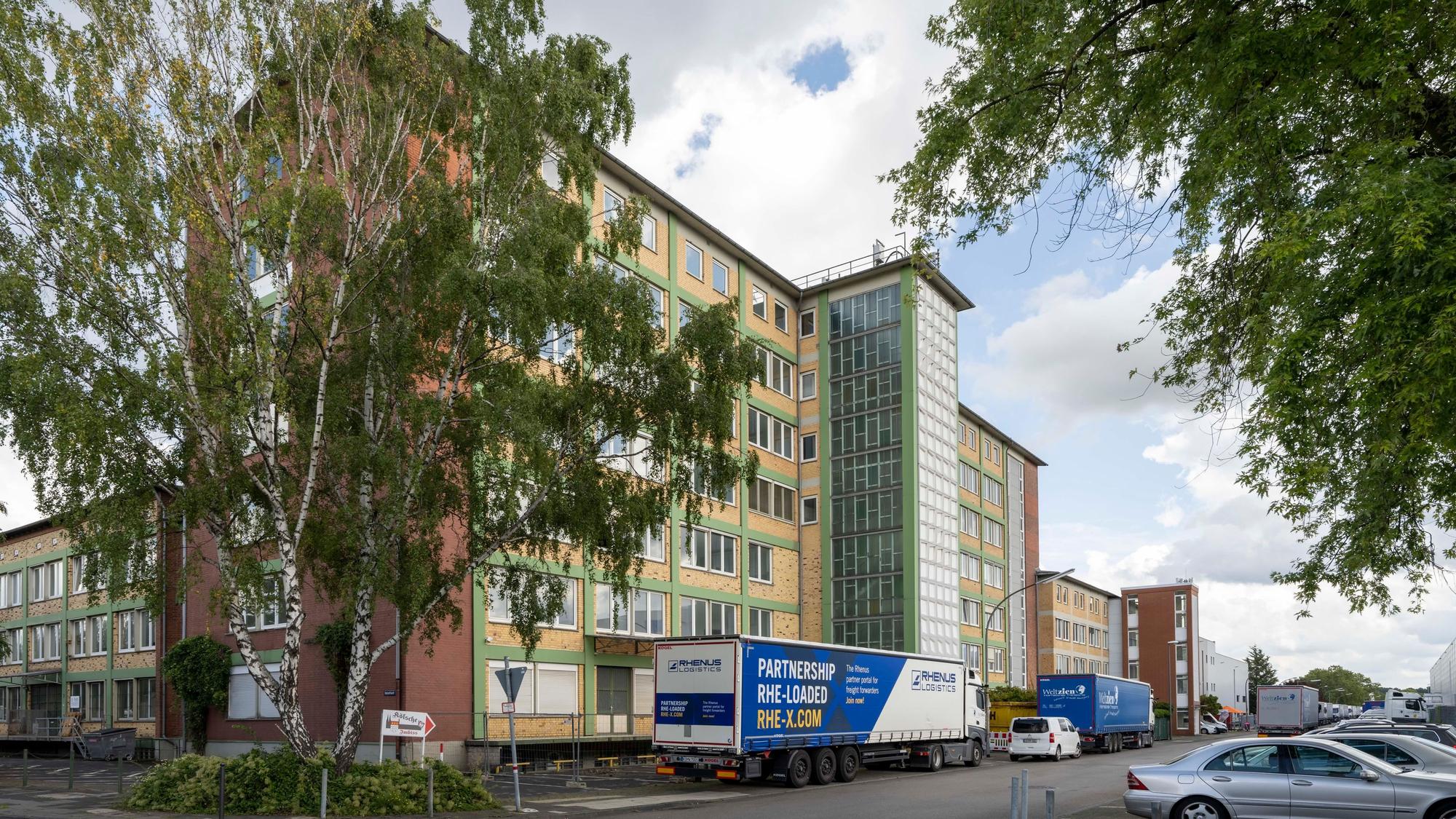 Das Gebäude Delmenhorster Str. 20 in Niehl, die Stadt Köln möchte hier umbauen und ein Kulturraumzentrum Niehl mit Ateliers und Tanzräumen einrichten.