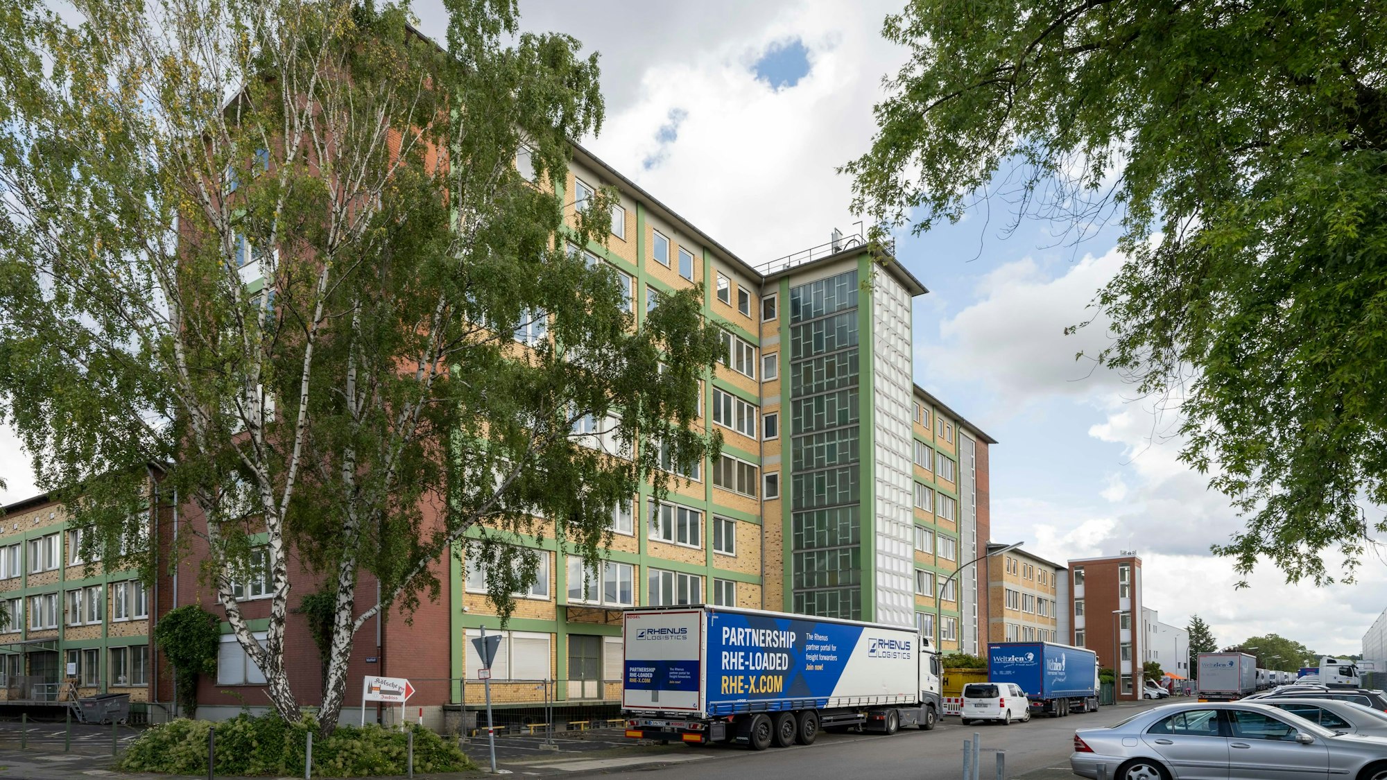 Das Gebäude Delmenhorster Str. 20 in Niehl, die Stadt Köln möchte hier umbauen und ein Kulturraumzentrum Niehl mit Ateliers und Tanzräumen einrichten.