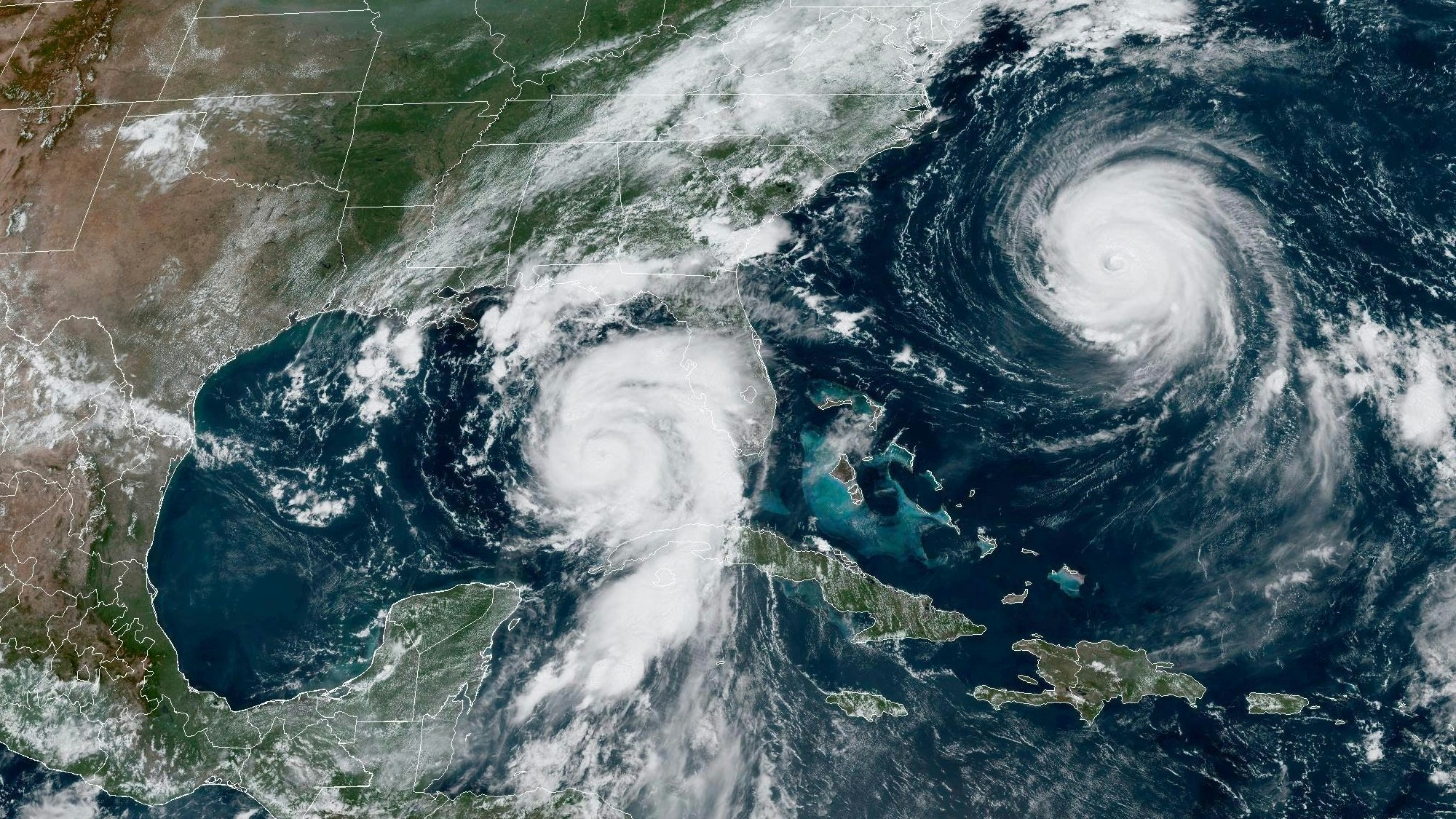 Hurrikan „Idalia“ (M.) zieht über den US-Bundesstaat Florida. Gleichzeitig trifft Hurrikan „Franklin“ auf Bermuda.