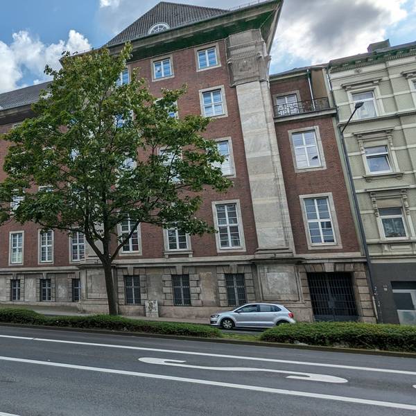 Das Symbolbild zeigt das historische Gebäude des Landgerichts Aachen am Adalbertsteinweg.