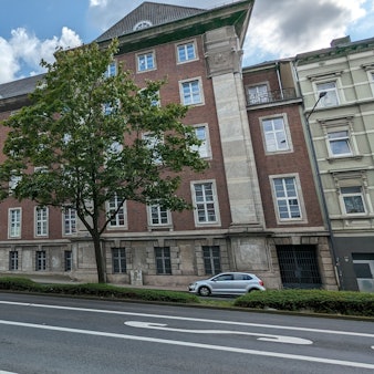 Das Symbolbild zeigt das historische Gebäude des Landgerichts Aachen am Adalbertsteinweg.