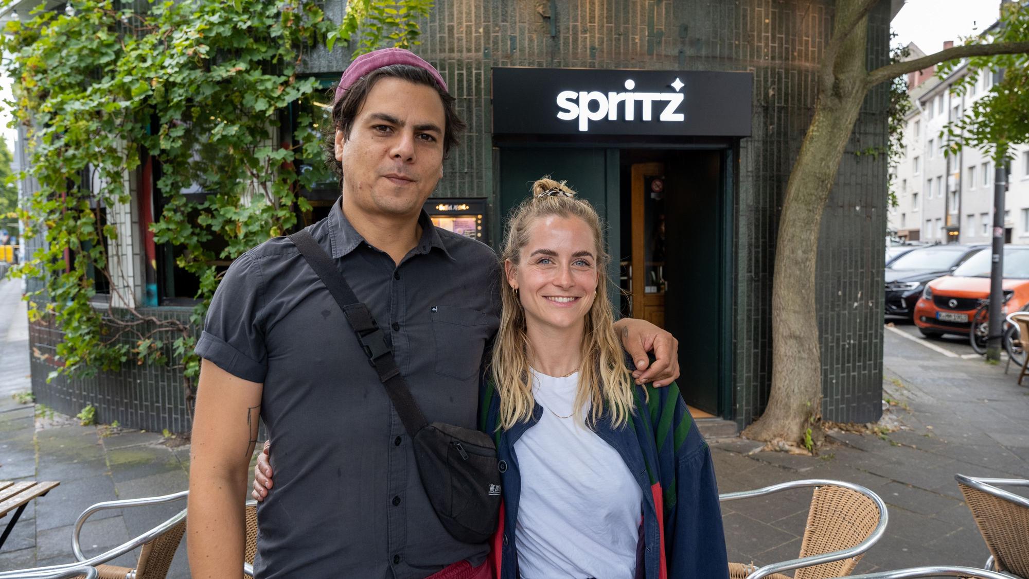 Soufian Zoghlami und Romina Staallekker von der Spritz Bar.
