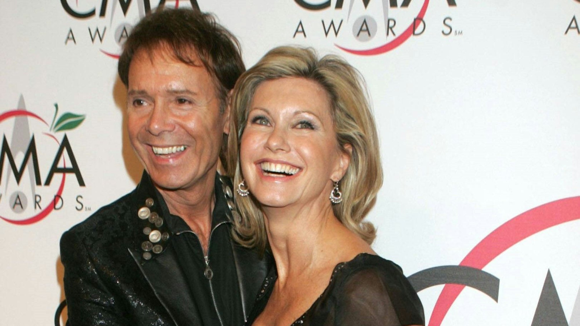 Cliff Richard und Olivia Newton-John bei den CMA Awards 2005.