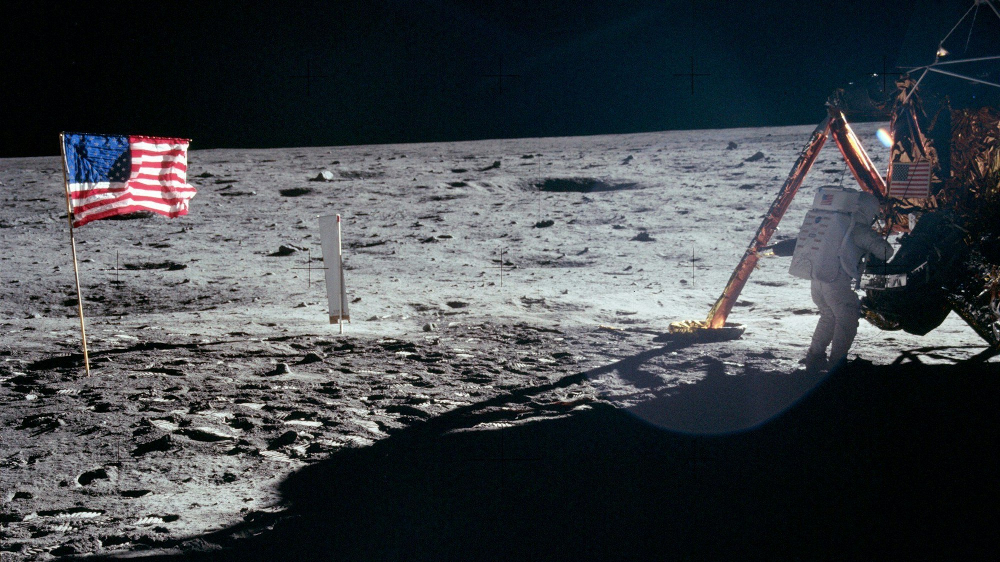 Am 20. Juli 1969 landeten erstmals zwei Menschen auf dem Mond: Neil Armstrong und Buzz Aldrin.