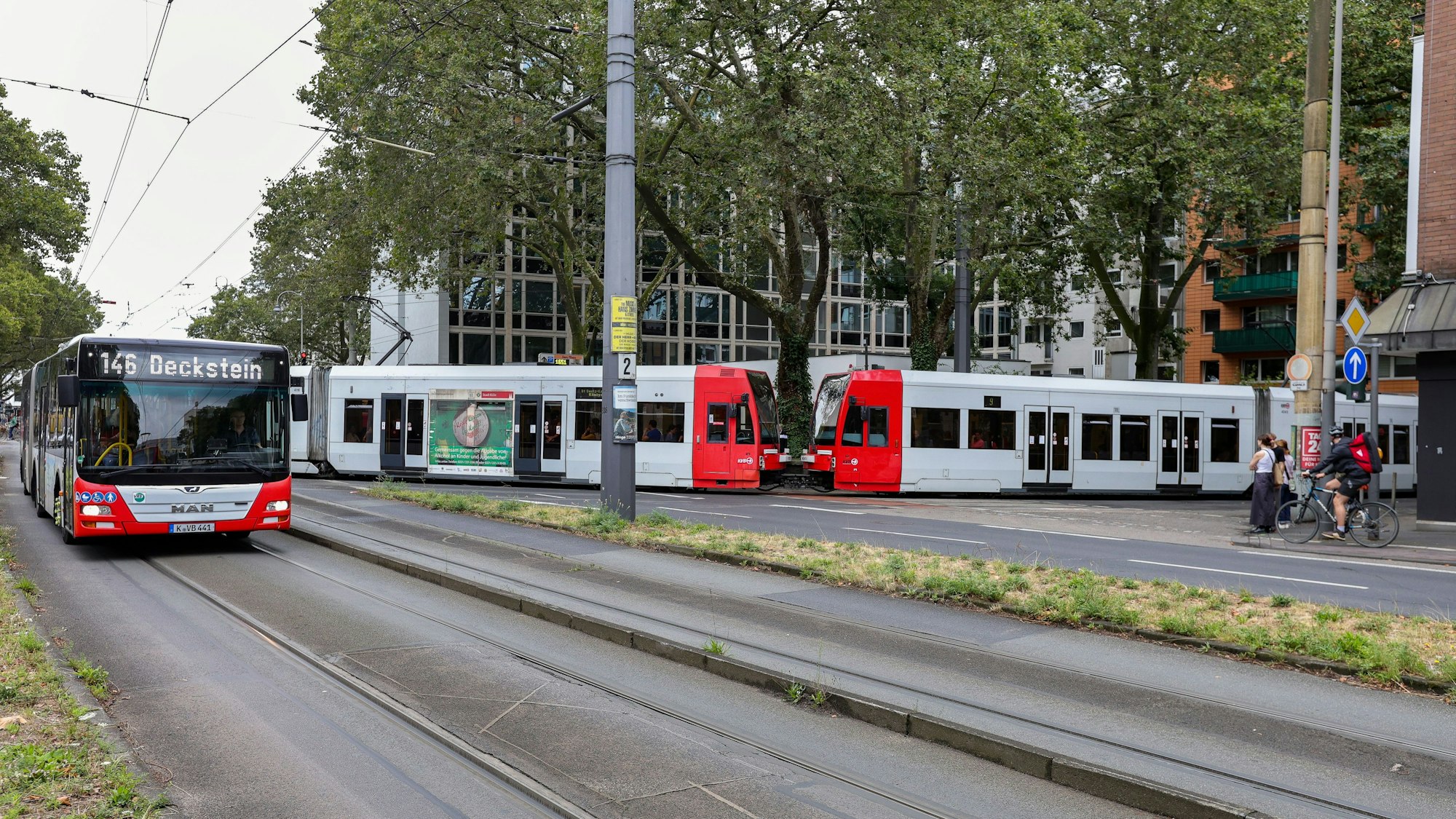 Ab Samstag, 16. September, bis zum 17. Oktober gibt es keinen regulären Bahnverkehr rund um den Neumarkt. Die KVB-Schienen an der Kreuzung Mauritiussteinweg, Ecke Hahnenstraße sollen erneuert werden.