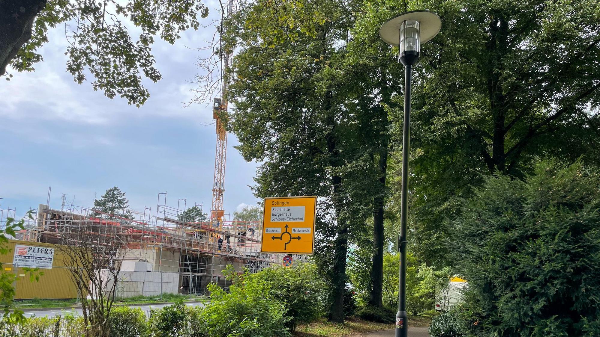 Eine Straßenlaterne in Leichlingens Innenstadt