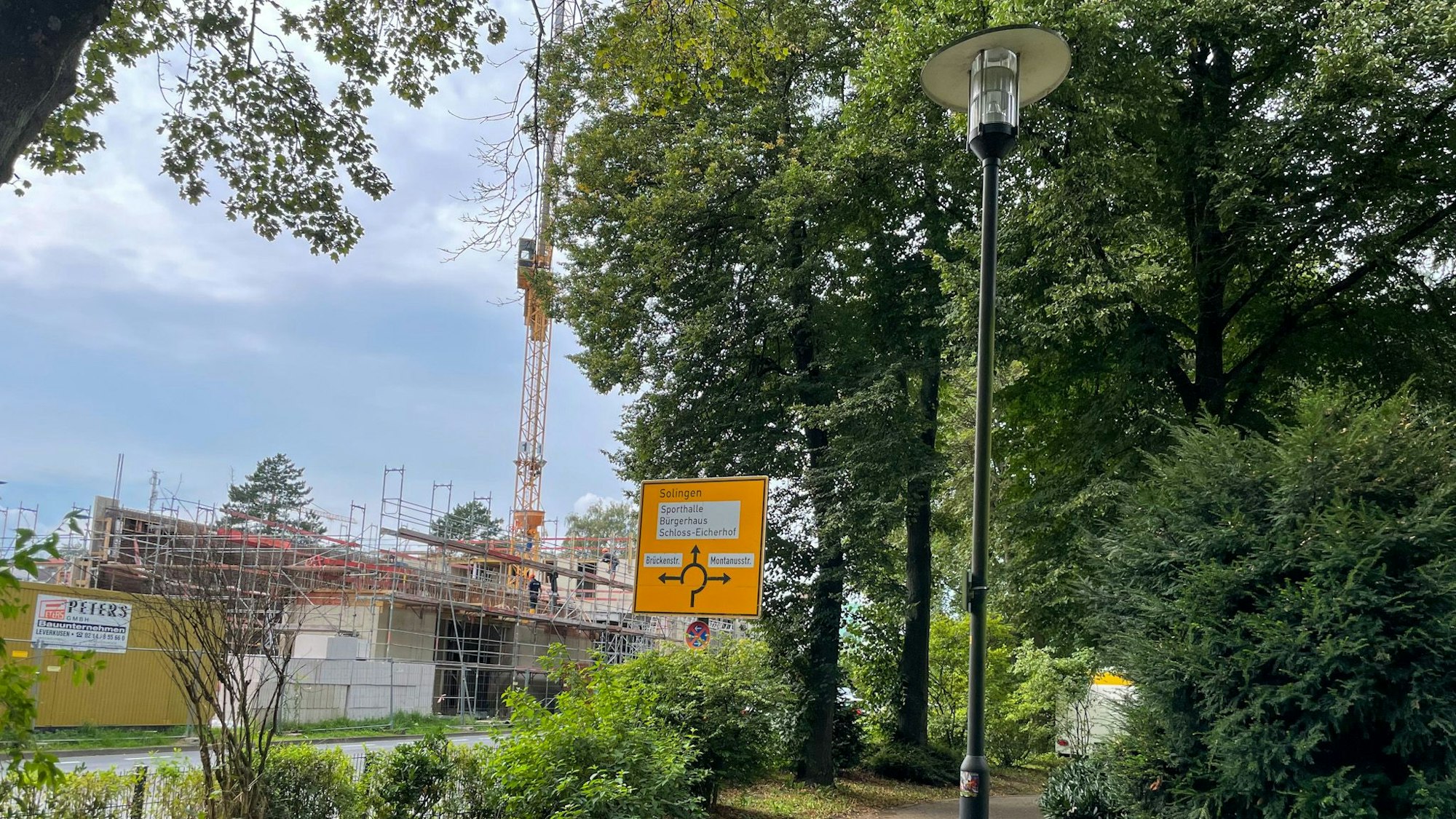 Eine Straßenlaterne in Leichlingens Innenstadt