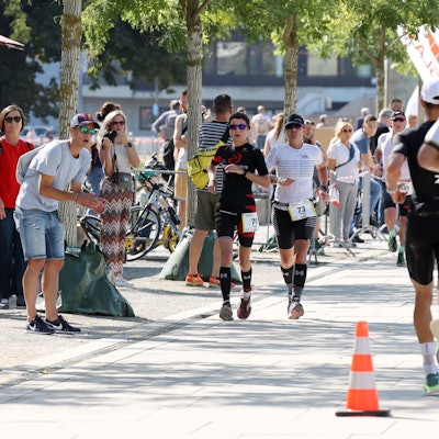 Läufer auf der Straße.