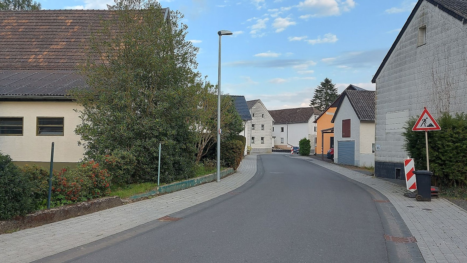 Die Neuhofer Straße in Lommersdorf ist frisch saniert.