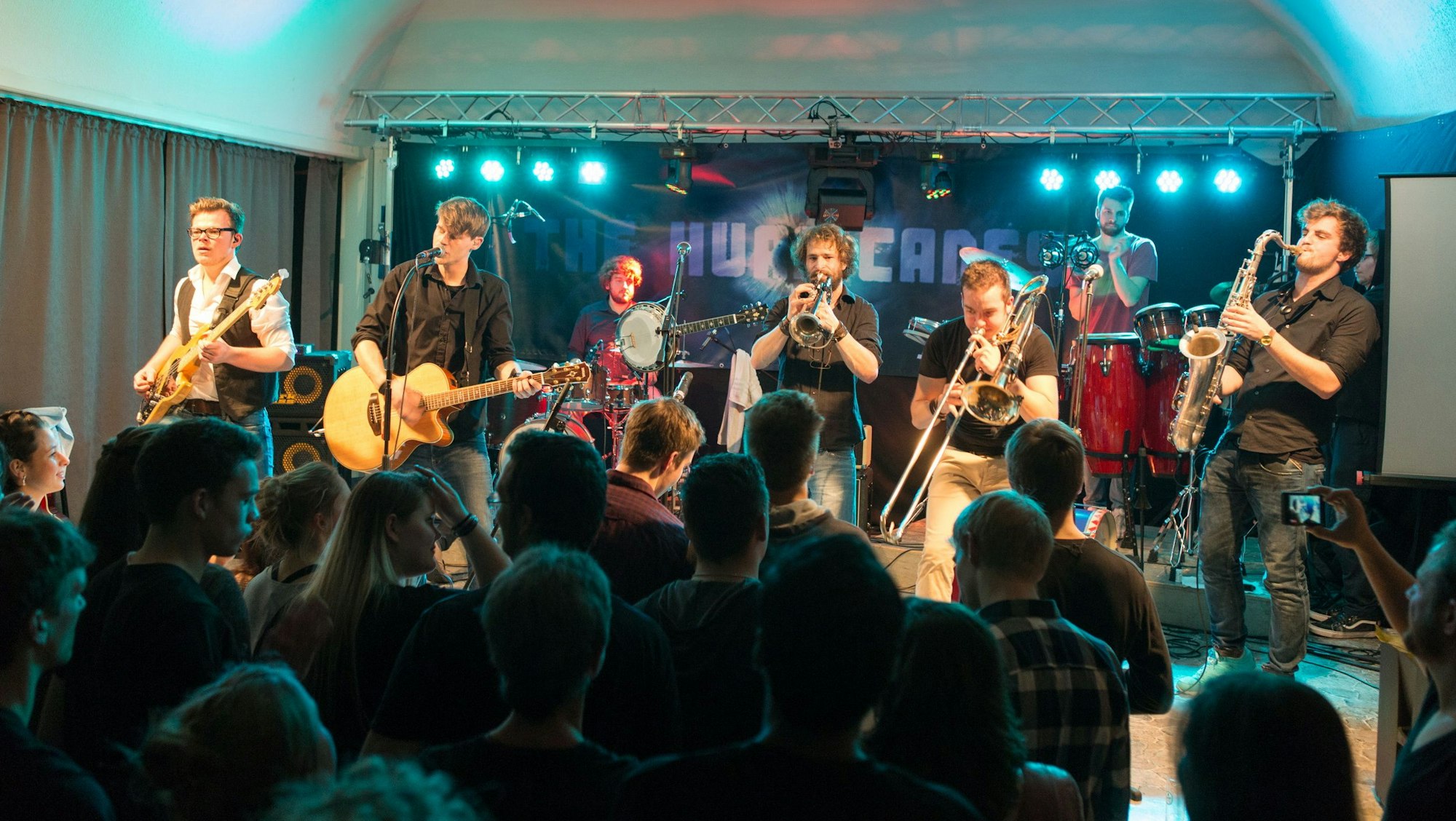 Die Band "The Hurricanes" bei einem Konzert