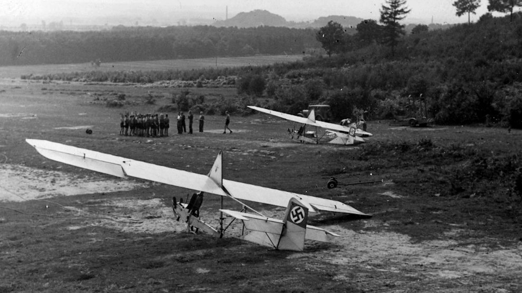 Segelflieger am Lendersberg in Kaldauen in den 1930er Jahren.