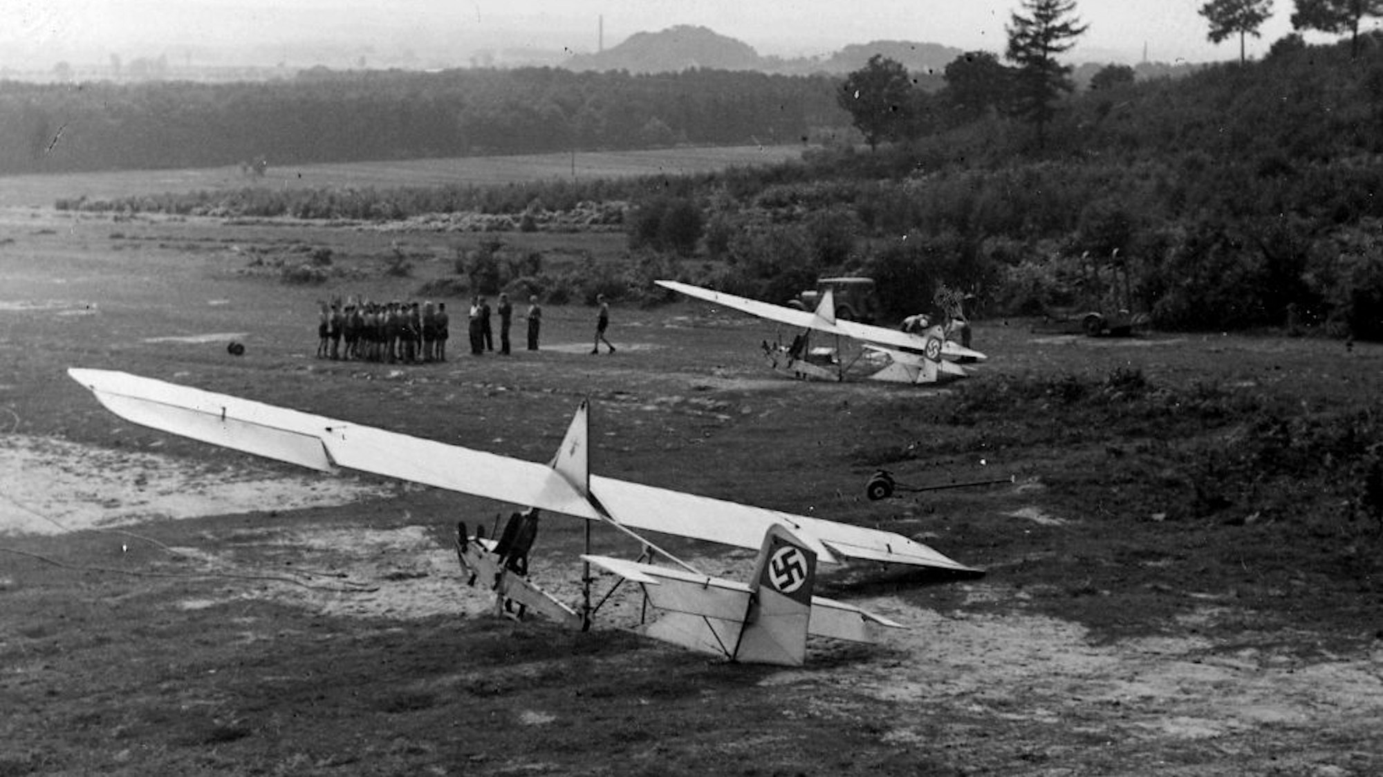 Segelflieger am Lendersberg in Kaldauen in den 1930er Jahren.