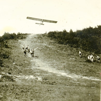Segelflieger am Lendersberg in Kaldauen in den 1930er Jahren.