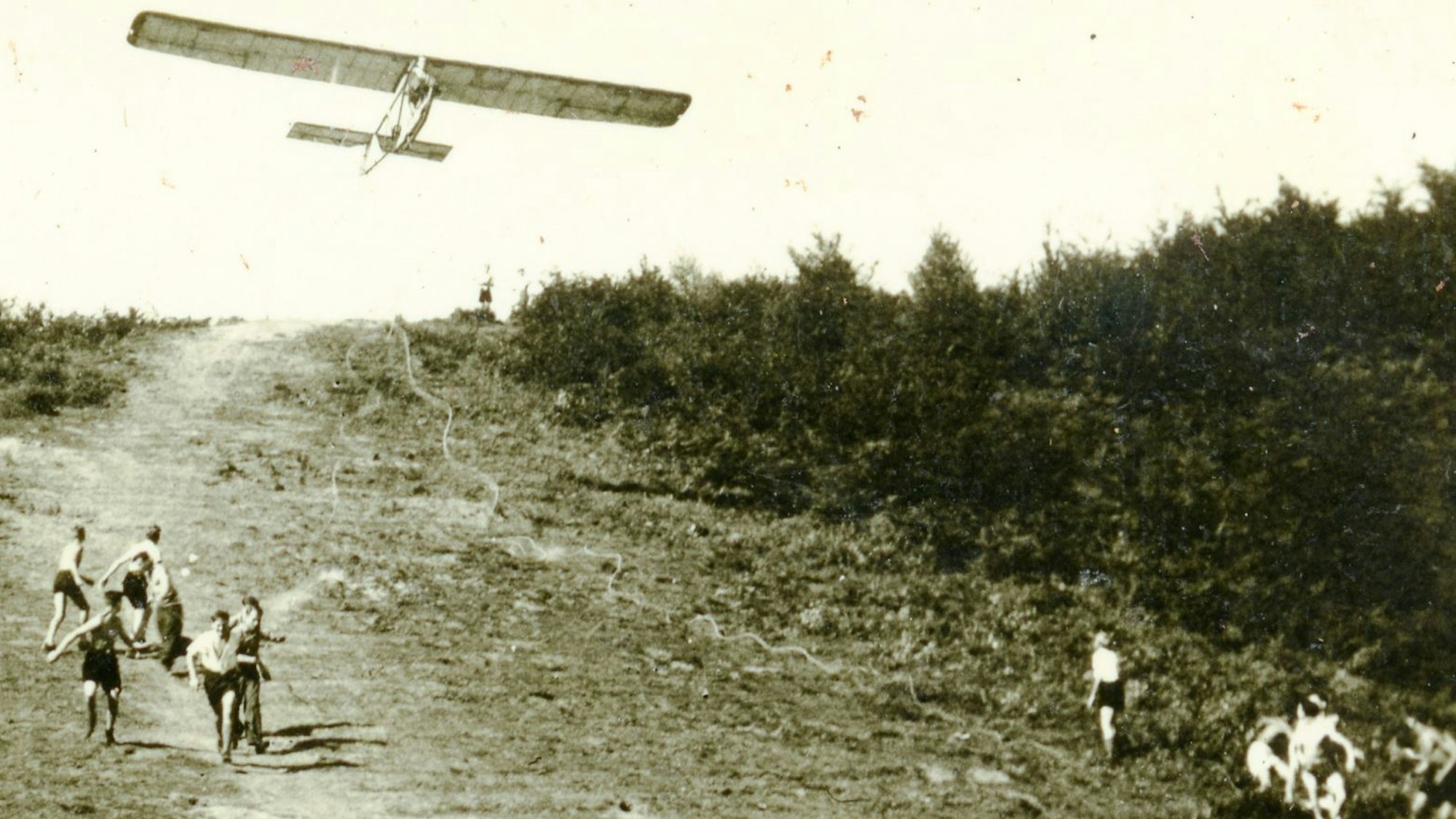 Segelflieger am Lendersberg in Kaldauen in den 1930er Jahren.