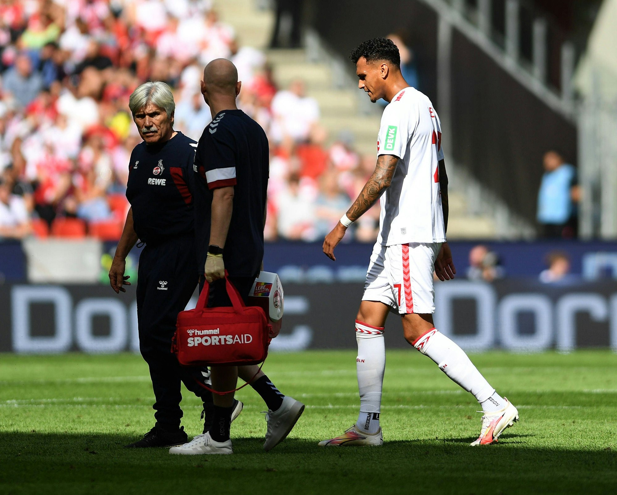 Davie Selke musste beim Heimspiel gegen VfL Wolfsburg erneut vorzeitig vom Platz.